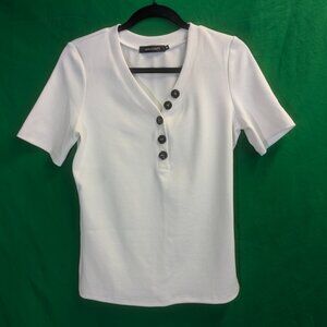 Merokeety Size Medium V-Neck Tee